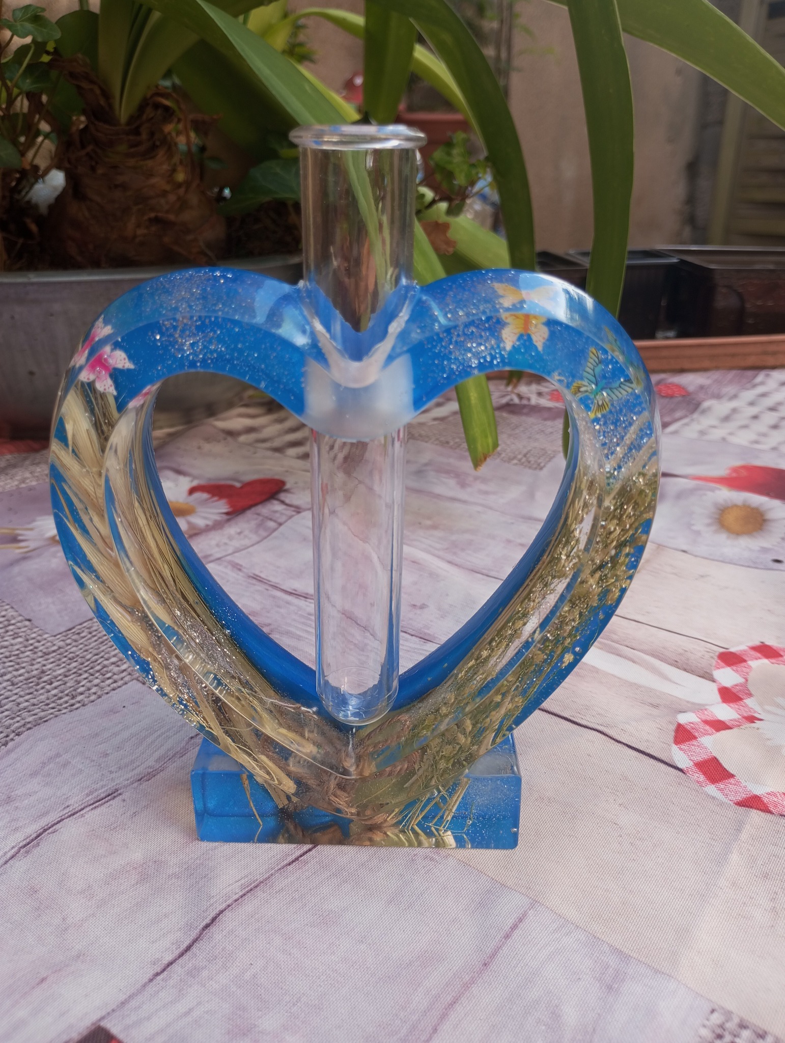 [Bijou en résine époxy]